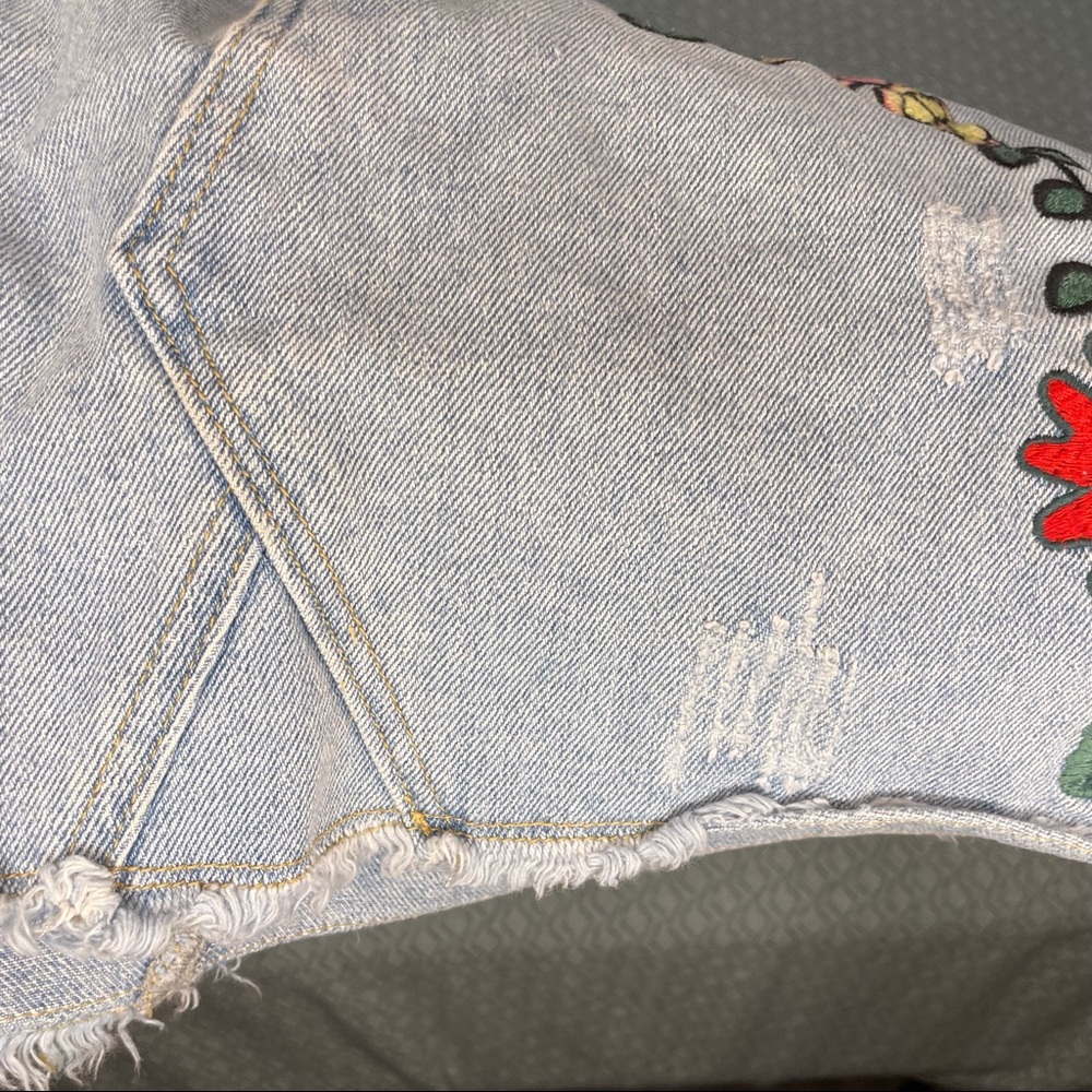 Embroidered denim skirt🌼 - Picture 5 of 7